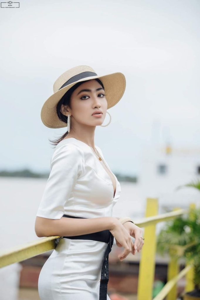 This image has an empty alt attribute; its file name is photo_2023-08-28_14-53-54-682x1024.jpg