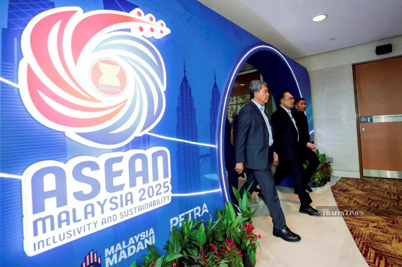 9F731951A2D303C32EE1B2EB7D4F4EE8_low (1)