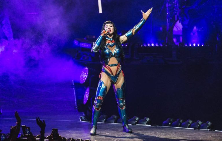 Katy-Perry.-CREDIT_-Mariano-Regidor_Getty-Images-1392x884